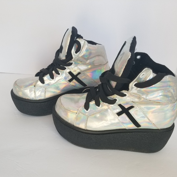 Unif Holographic Cross Trainers IRIDESCENT - Picture 2 of 5